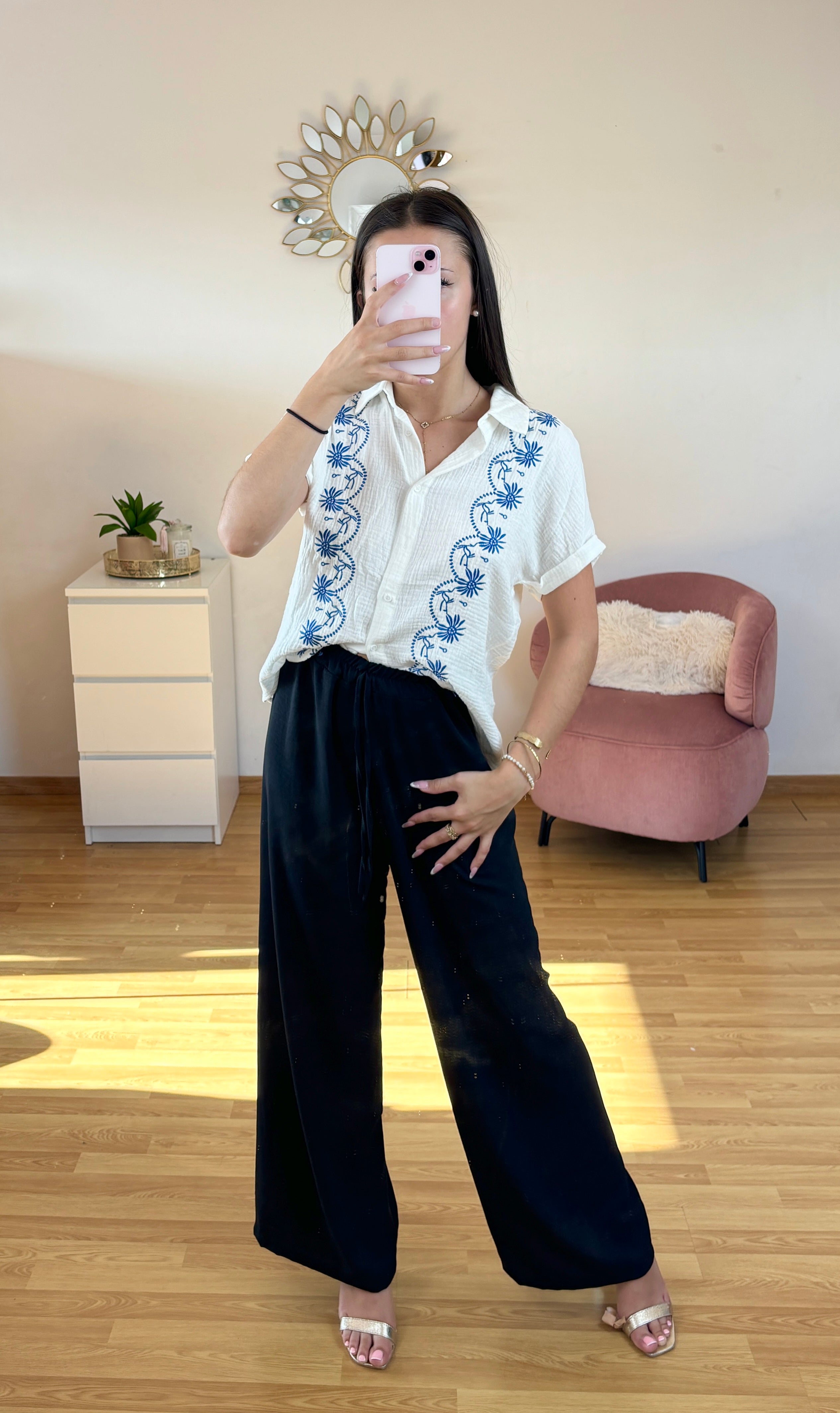 Chemise gaz de coton brodé bleu manches courtes « Mykonos »