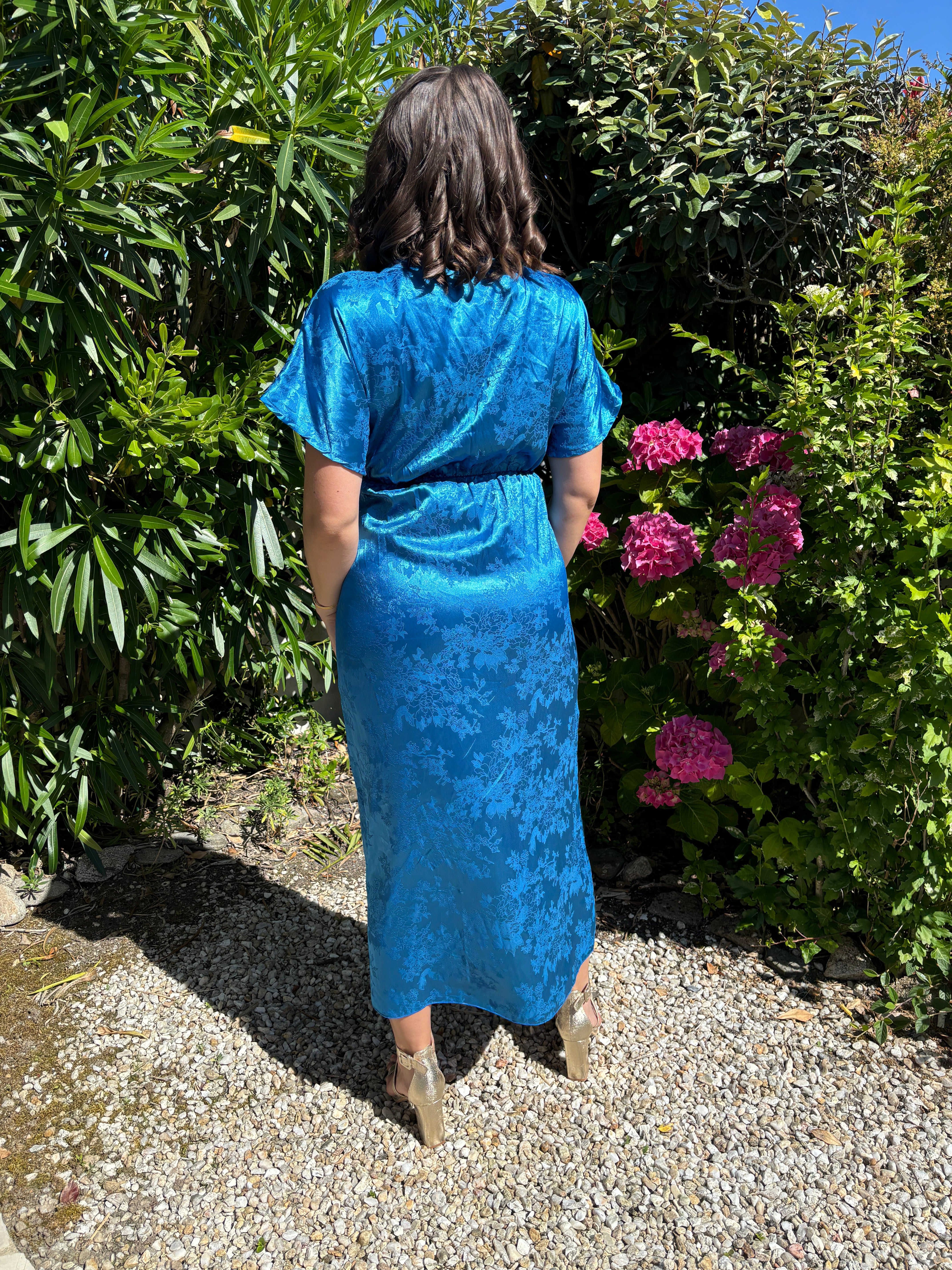 Robe longue satin à motif bleu roi « Maude »