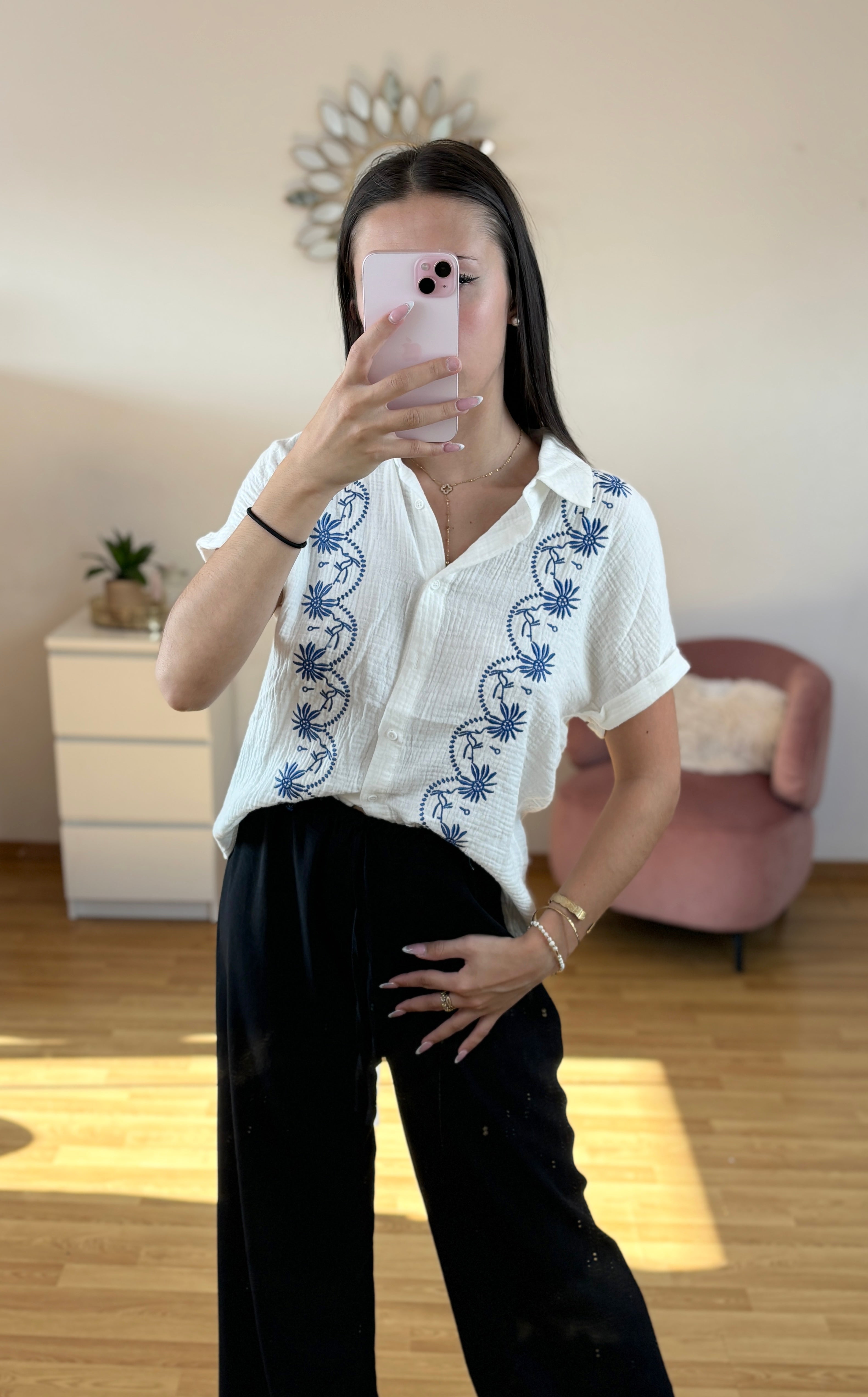 Chemise gaz de coton brodé bleu manches courtes « Mykonos »